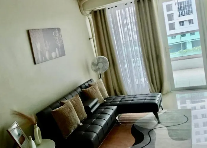 Cozy 1-bedroom With Balcony In Makati *