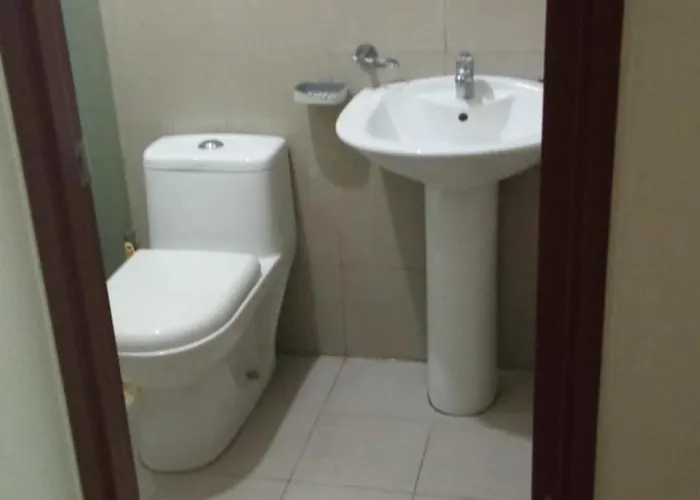 Cozy 1-bedroom With Balcony In Makati 公寓式飯店